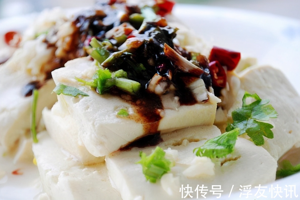 子宫|女性不想早衰,不妨多吃三种美食,排毒养颜,养护子宫,年轻10岁