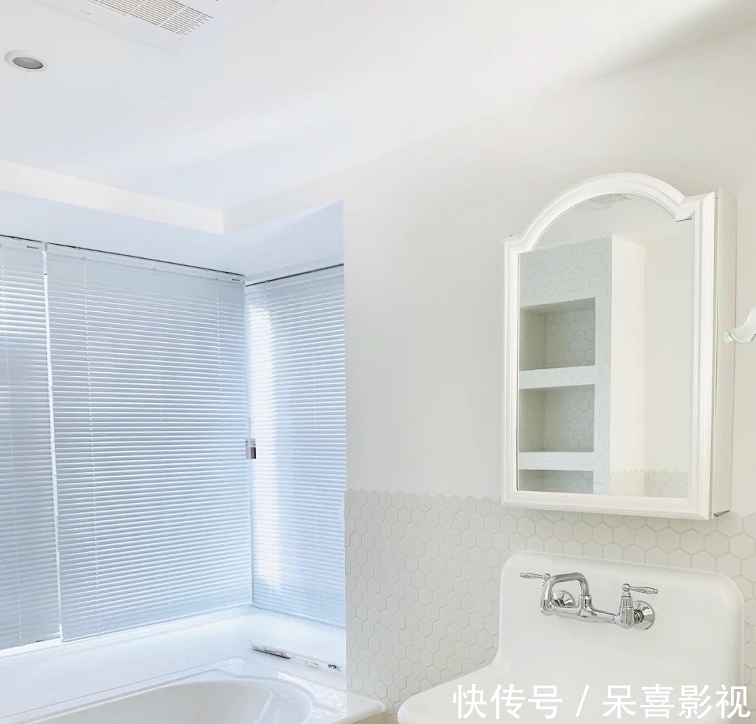 护墙板|参观了这个家,才明白什么叫高雅,全屋大白墙,竞没有一丝的俗气