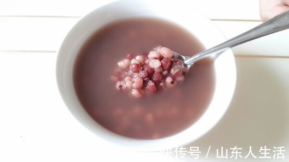 女性朋友|女人不想老得快，常喝3种水，养护子宫促排毒，让你更有女人味