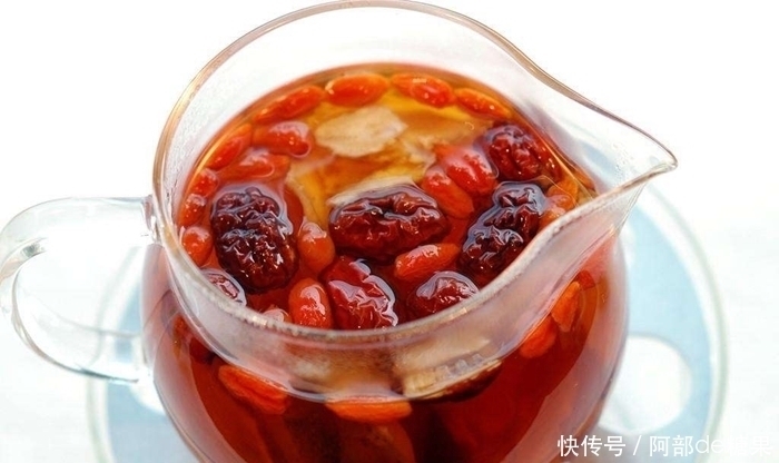 红枣和它一起泡,睡前喝一杯,气血好了,不失眠了,甩掉大肚腩