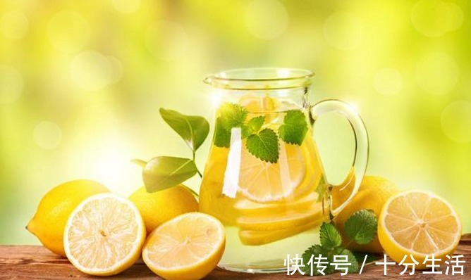子宮|女人來大姨媽，多吃2種菜，多喝2杯水，排出污血，子宮更健康