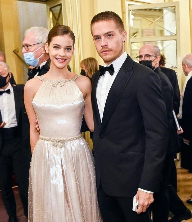 薄纱|匈牙利超模芭芭拉穿珠光礼服挺仙气, 蝴蝶结增添少女气息, 好闪亮