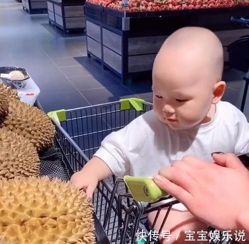 小九儿|妈妈带娃逛超市,宝宝乱摸乱抓闲不住,妈妈“无情”应对教宝宝做人