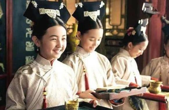 起床|皇帝起床后要“洗龙沟”，宫女为何不避开，还抢着要上前伺候