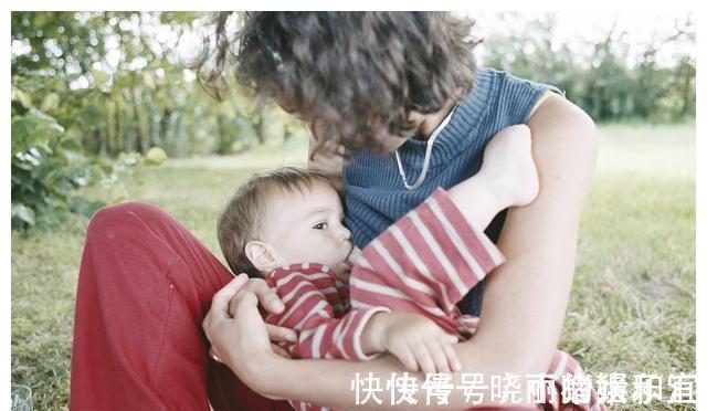 母乳喂养|母乳的孩子不能额外喝水吗？常规不用，遇到这类情况就得给水喝了