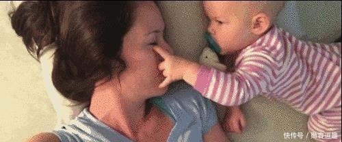 宝妈|宝宝常被误解的调皮小动作, 原来是宝宝在说爱你!