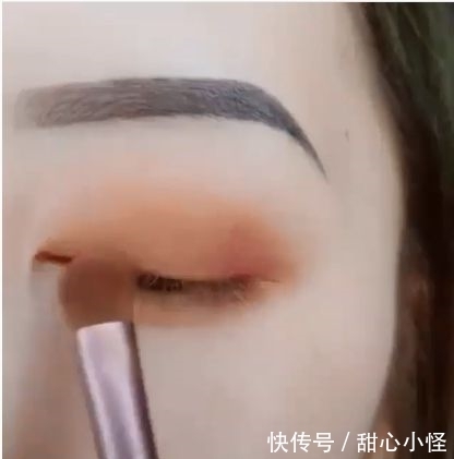 火川|新年就要这么妆!手残党也学得会的时下超火川字眼影画法!