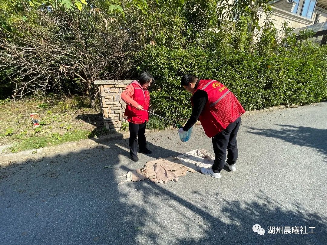 典范|“助力文明典范城市创建，红马甲们在行动”志愿者活动