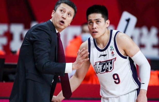 崔万军|CBA正式官宣！郭士强爱将完成续约，拒绝北京首钢挖人