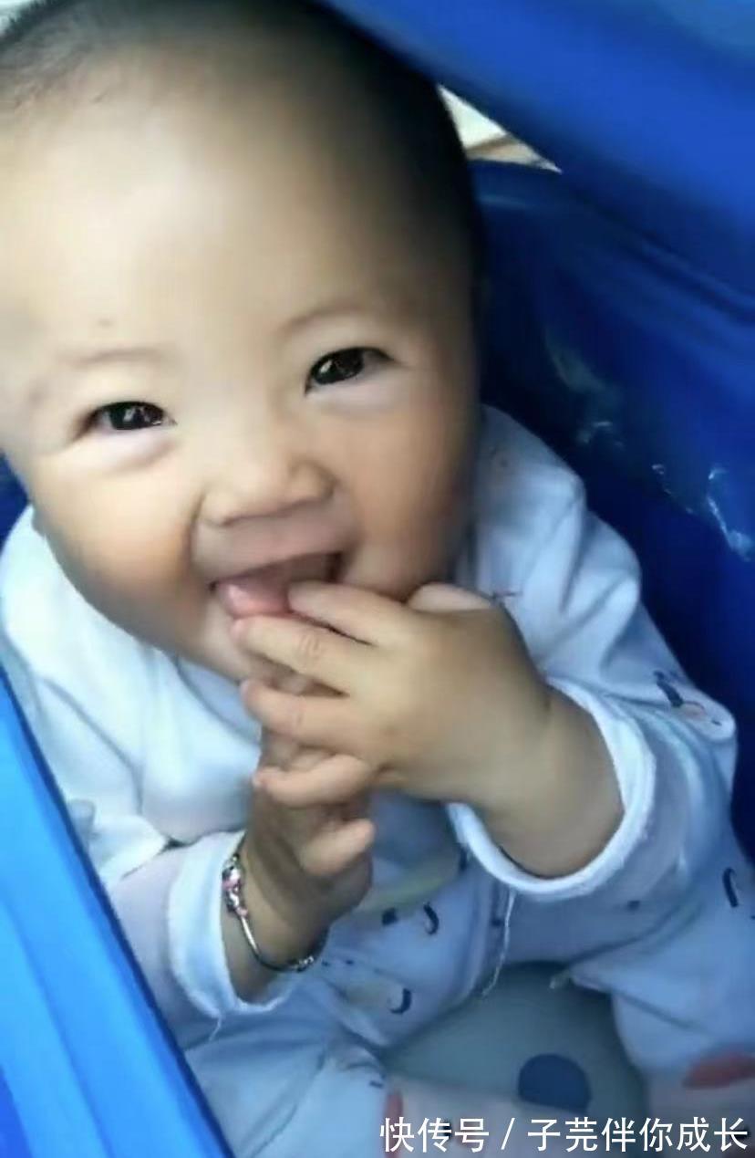 爸爸回来|6个月跟着爸爸送外卖,笑脸治愈无数人,菲儿宝宝如今过得怎样?