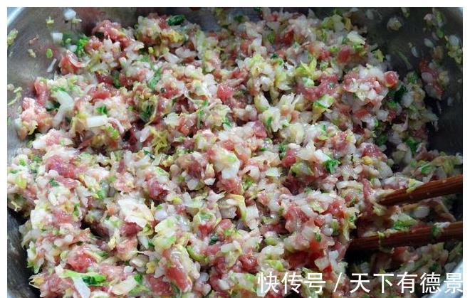 植物油|冬至包白菜饺子时,多加1样食材,饺子好吃更营养