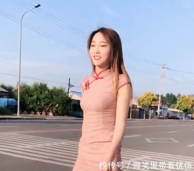 别看了大哥,你的自行车不能让她笑!