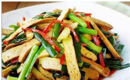  精选|美食精选：菇爆牛肉丝，韭菜炒香干，苦瓜丝拌熏干，养颜桃胶汤的做法