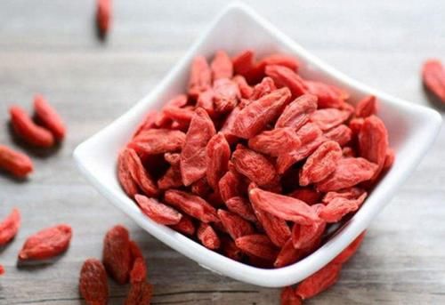 睡眠质量|睡前干吃5粒枸杞,坚持一段时间后,身体会有啥变化?不妨了解