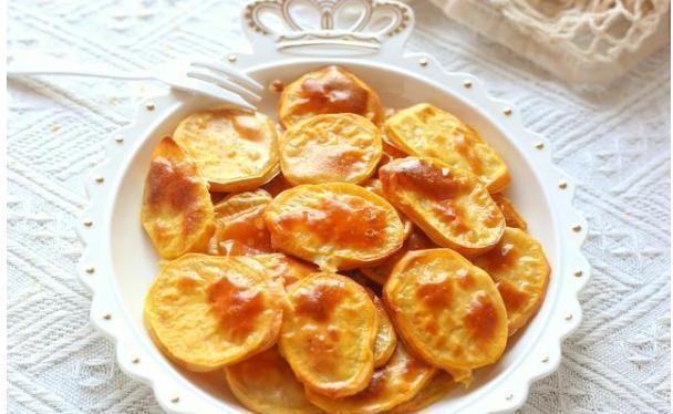 红薯最新吃法，不蒸不煮，简单一裹，老人小孩都爱吃