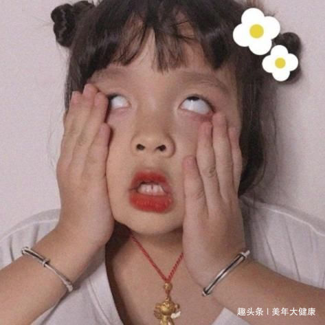 初潮|女孩子几岁“来月经”算合格医生“这岁数”才正常，请别忽视