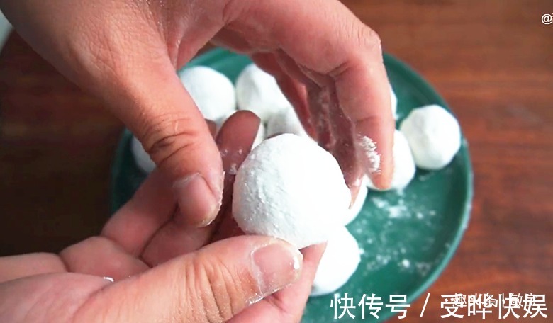 盆子|花生里放勺黑芝麻，酒店一碗38，在家做只花6元，香甜软糯好吃