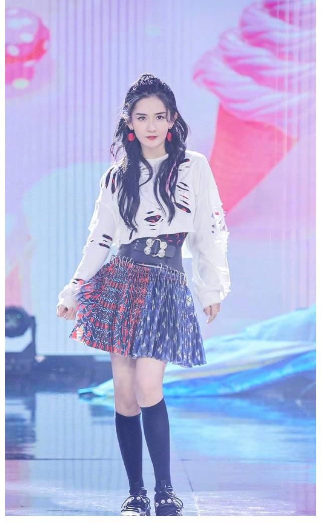 芒果|谢娜回归似乎反响平平,网友吐槽“本以为来救场,谁想却是砸场”