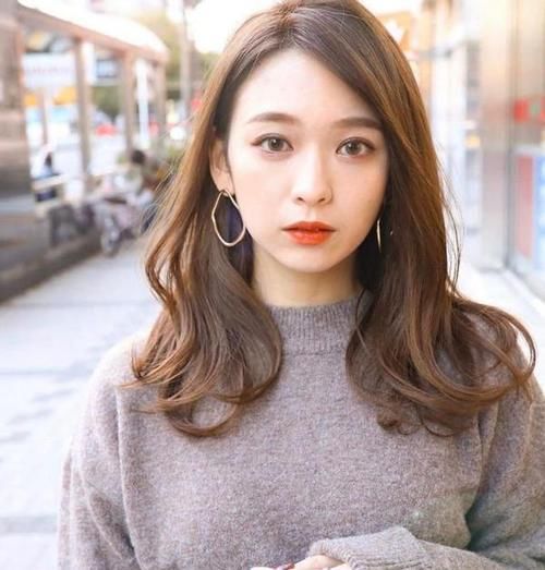 ?你适合“直发”还是“卷发”？主要看这3个部位，发量是关键！