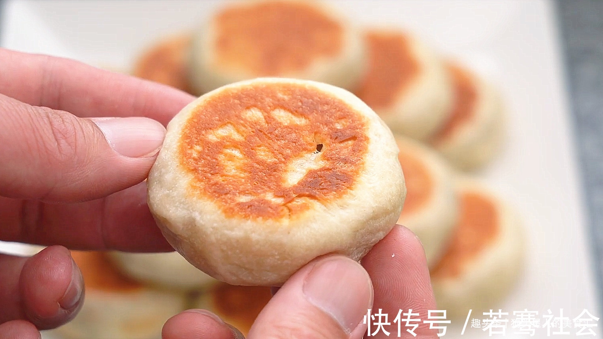绿豆|自制绿豆饼，不用酥皮不用烤箱，皮薄馅大，清甜不油腻，太香了