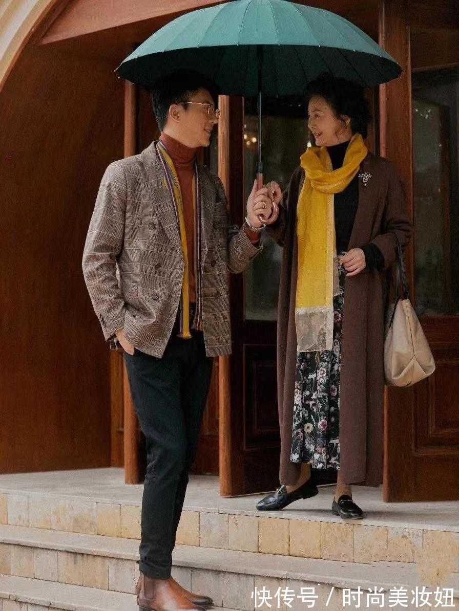 亮色系 再晚都不算晚,60岁的女人也可以穿得很美,看这位奶奶就知道