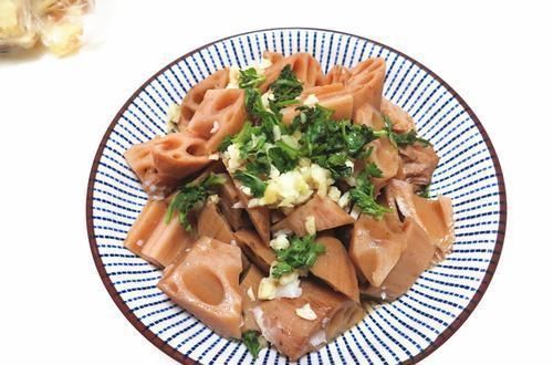 一家三口吃饭,我准备了两菜一汤,老公说比吃大餐还要舒服!