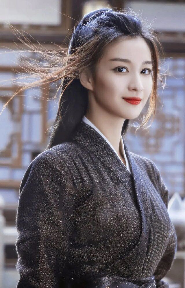 卷耳|深情男二拯救计划，那些想人捧在手心里呵护的男二