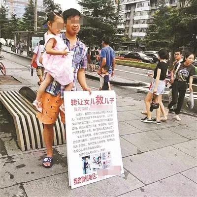 奶奶|女孩拿了弟弟的玩具,被奶奶打到满身青紫,孙女一句话引网友泪奔