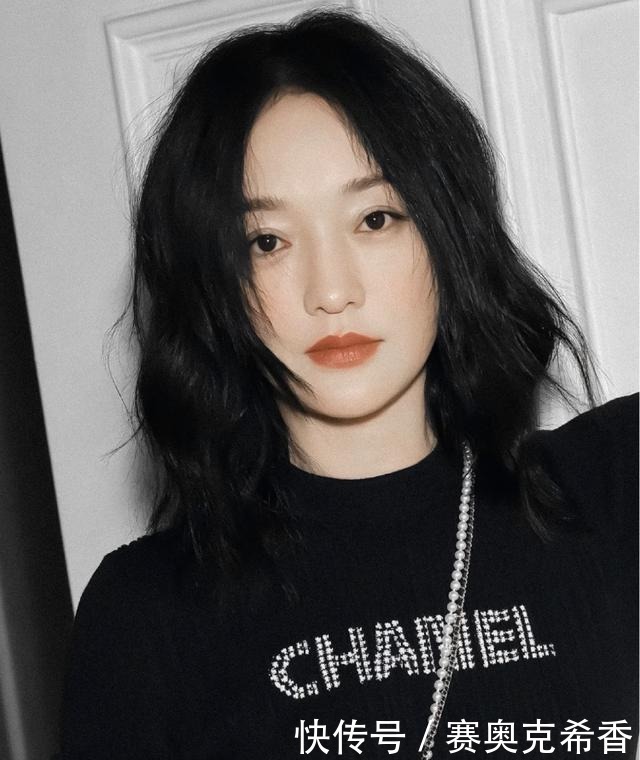 顶级蓝血奢侈品最爱美人颜PK战,你更Pink哪种颜?