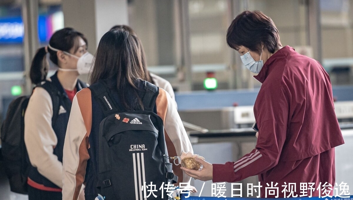 功勋|中国女排功勋教练35岁挂帅，至今仍画不上句号，难以割舍或再续约