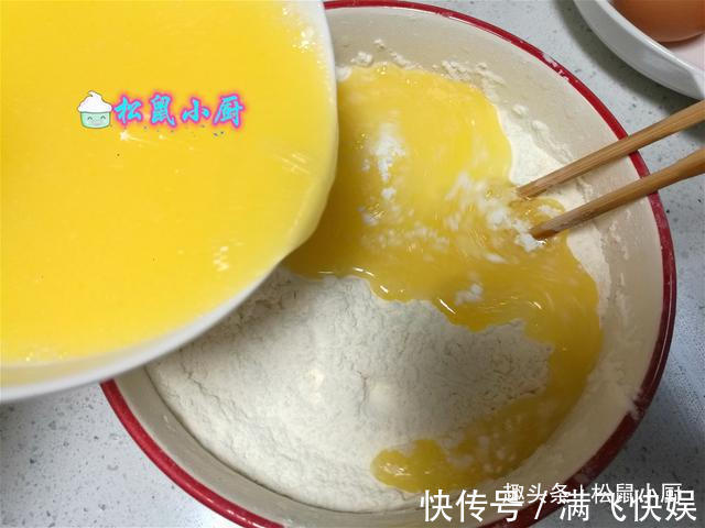 炸油条用酵母、泡打粉全错!油条店老板教你正确做法,金黄酥脆