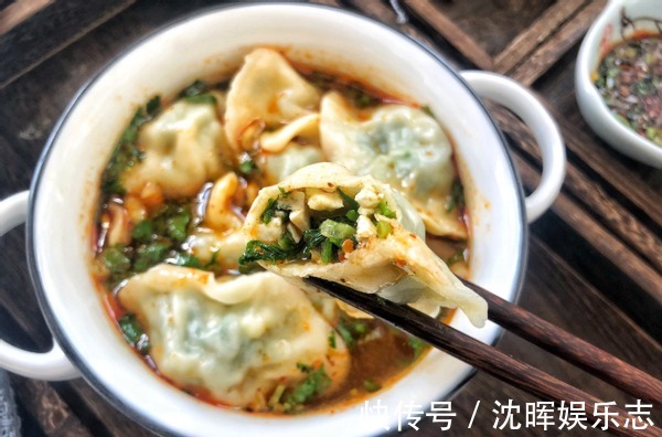 开春该吃啥这野菜包饺子正适合,清香可口味道好,鲜得忘不了