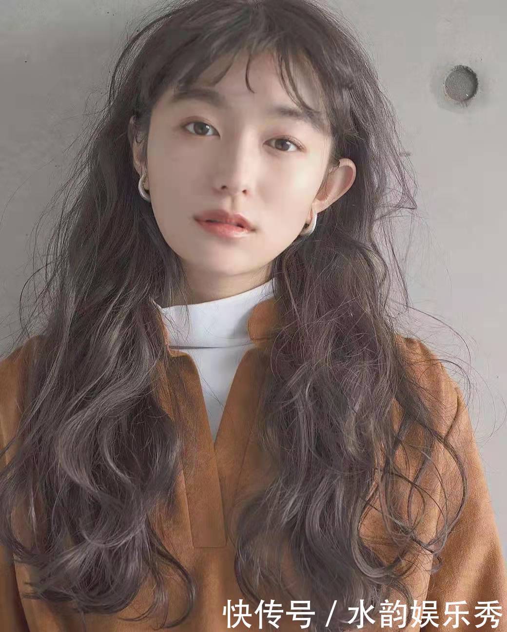 羊毛卷已经“失宠”了,今年流行“烫大弯”,长发短发都能烫