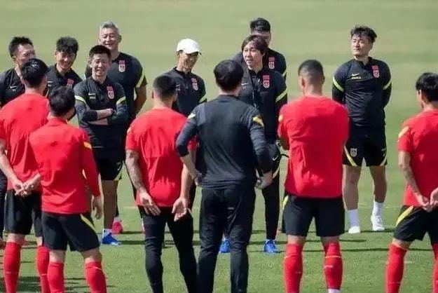 承担责任|早上5点!足协做出争议决定:中国足球成大笑话,球迷吐槽声一片