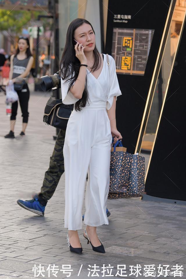 白色宽松连体裤，高贵典雅，职场风十足