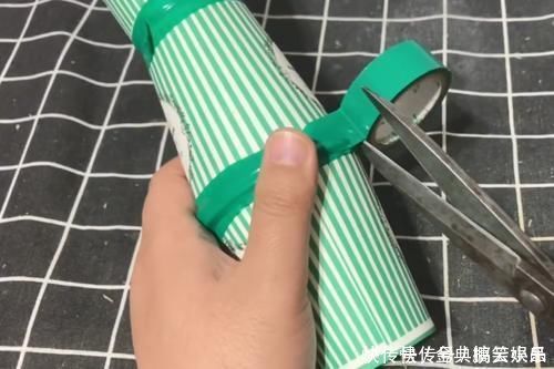 妙用|一次性纸杯我从来不扔,把3个纸杯底部剪开,粘在一起还有这妙用