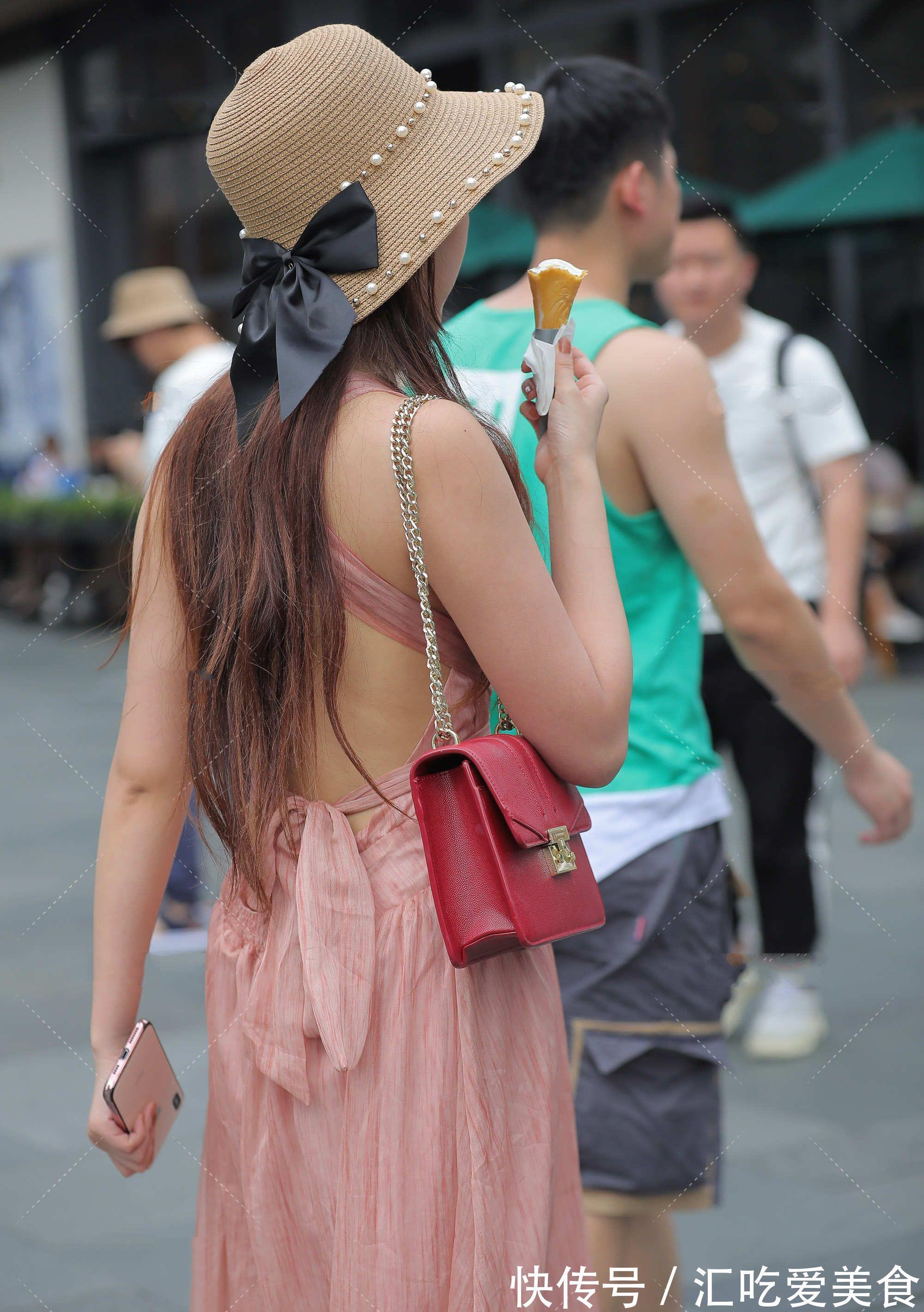 珍珠 粉色连衣裙,搭配珍珠草帽,轻松打造宫廷风,尽显小公主风范