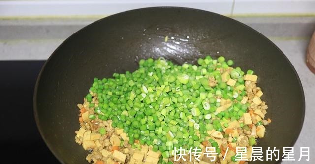 家常|肉末蒜薹炒豆干家常下饭菜,荤素搭配,看着就有食欲!
