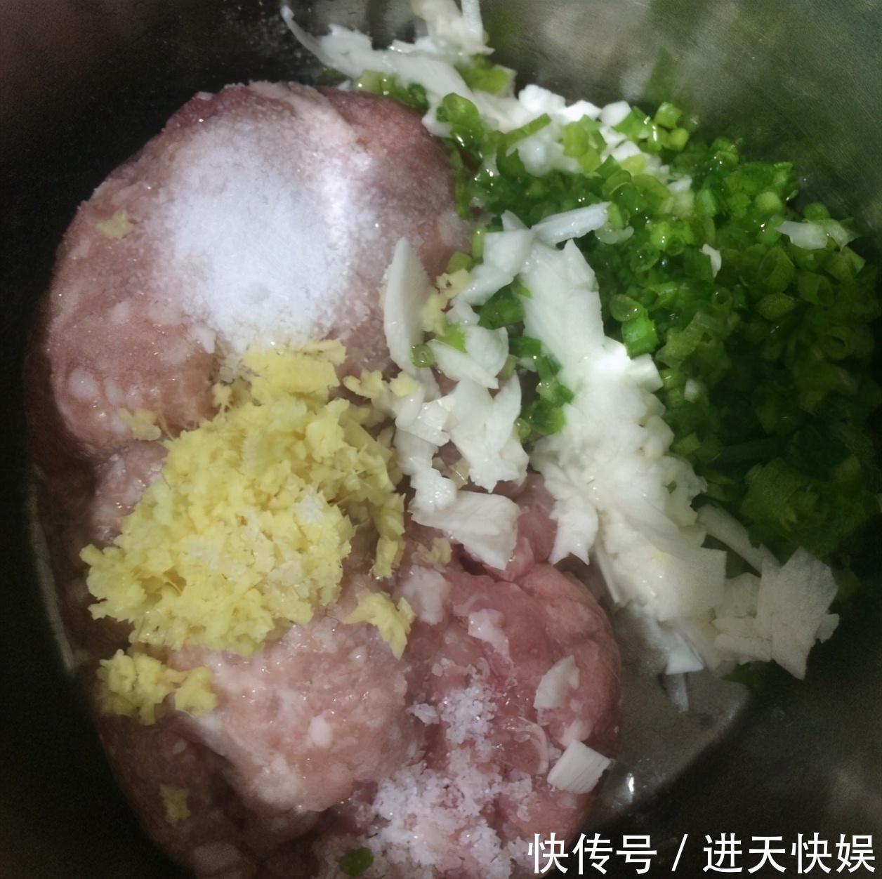 好吃|炸肉丸，牢记“3加2不加”，保证香酥可口，不散不腥不糊，好吃