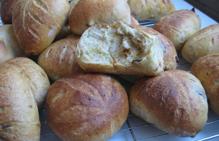 早餐，别再做面饼了，试试这面包，咬一口满嘴喷香，家人都爱吃！