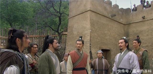 《水浒传》中晁盖上梁山,为何遭王伦拒绝,林冲为何杀王伦!