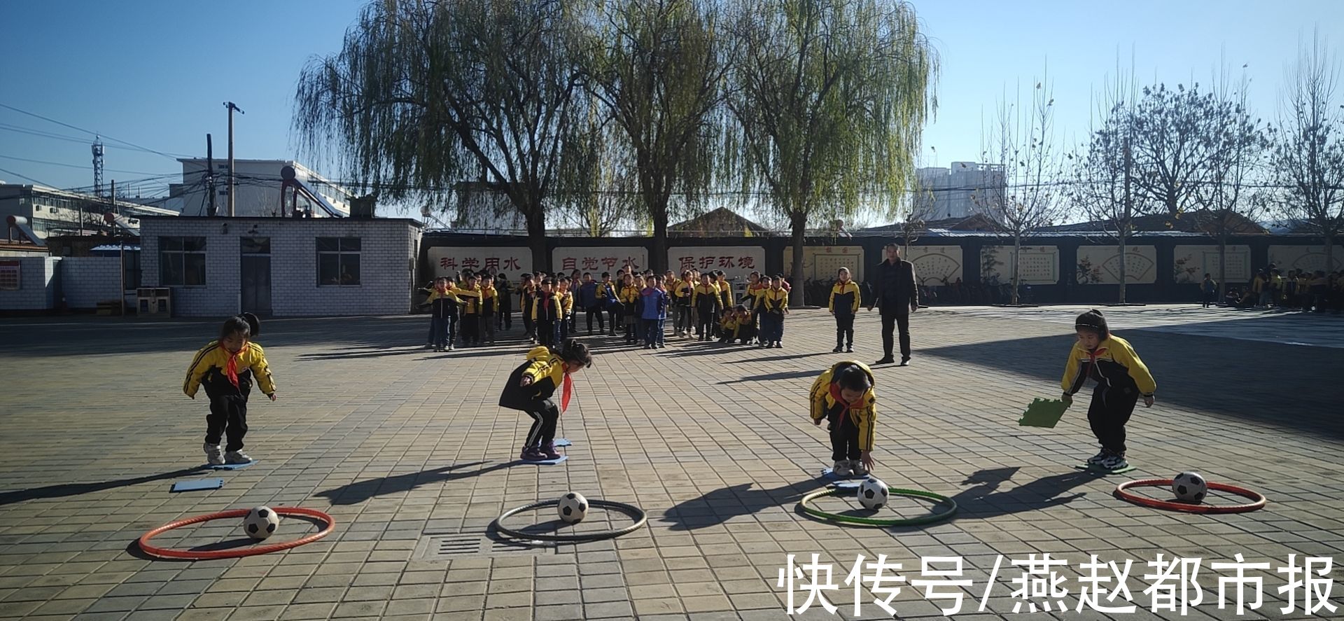 隧道|河间市第二实验小学：“趣味游戏”比赛让操场变成欢乐海洋