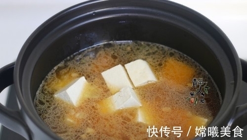 中午用2两肉炖了1锅菜，汤鲜菜香，无肉不欢的老公也抢着吃