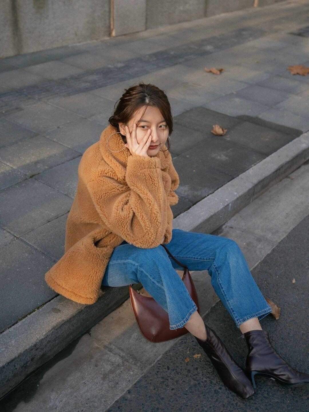 小姐姐|女生如何拥有大长腿?试一试“牛仔裤”这样穿,不仅显瘦还百搭