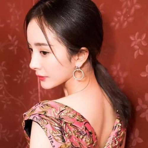 ?女人无论多少岁，扎头发记住3个技巧，简单耐看显气质