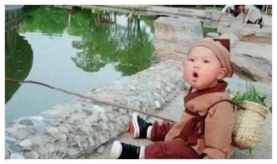 出差|妈妈出差放心不下宝宝,家人发来几张宝宝照片,大家笑翻了