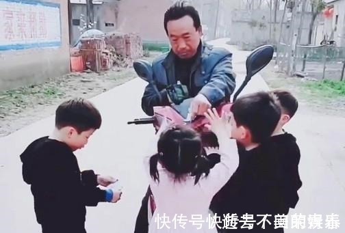 霸道|“偷着乐爷爷”被娃拦路“打劫”,这是我见过最霸道的“劫匪”了