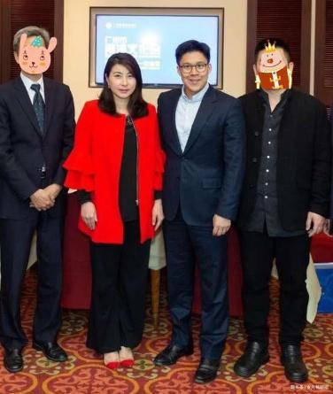 豪門|霍啟剛真“自戀”,讓三娃在飯桌上看自己上電視,豪門飯桌真簡(jiǎn)單