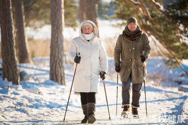 膝盖|秋高气爽,登高望远?对于老年人,爬山时别忘了做好这3个细节