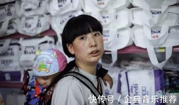 婴儿|“最抠”妈妈,把免费婴儿尿裤当卫生巾用,背后故事让人流泪……